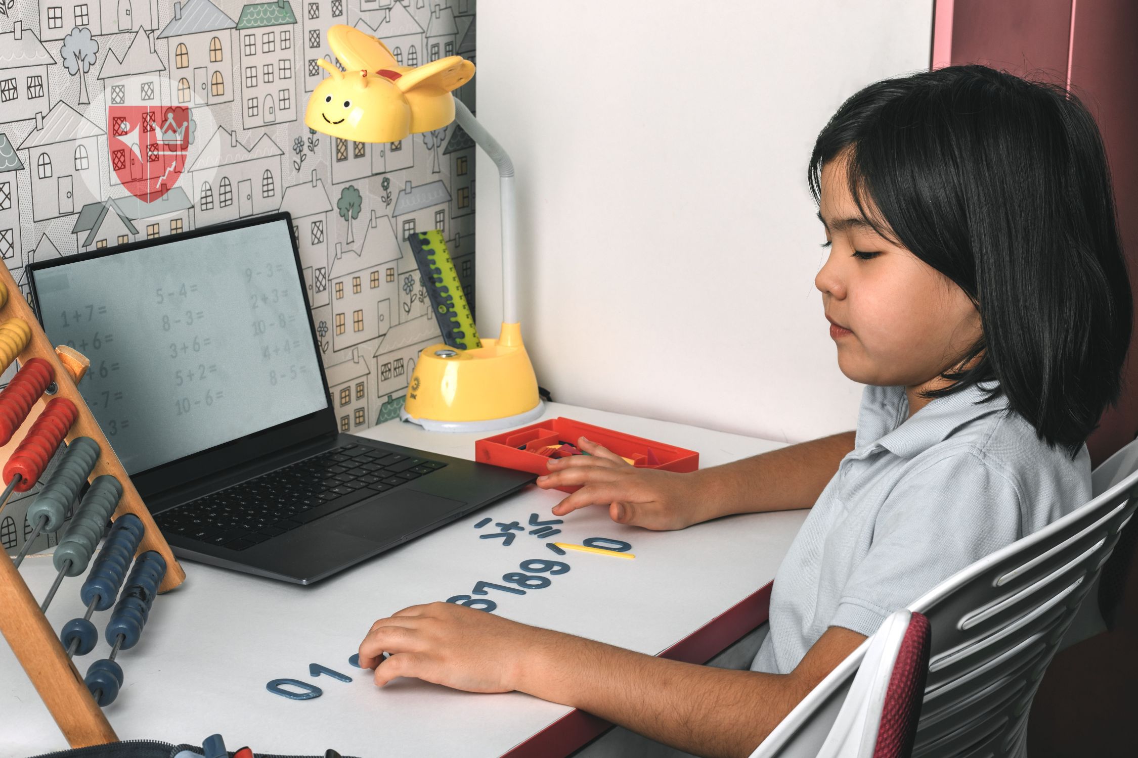 Seorang anak sedang les privat sempoa dengan teknik yang ampuh